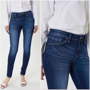 Store Closing‼️ Basic Dark Wash Med Rise Skinny Jeans